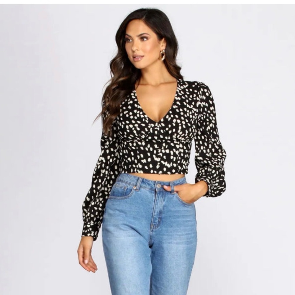E.s.sue Black & White Abstract Dot Print Long Sleeve Crop Blouse – Small